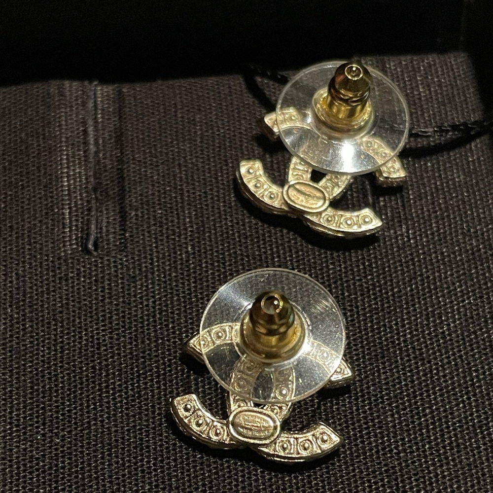 Chanel Gold White Pearly Earrings - Picture 5 of 5